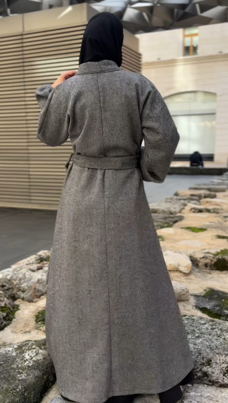 Grey Buttoned Zigzag Givin Winter Abaya