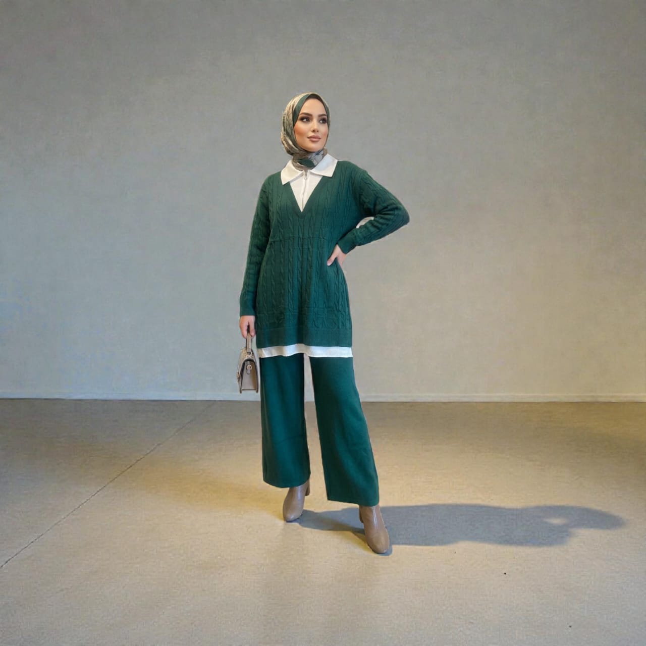 Knitted set with a white collar